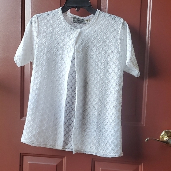Elegant White Lace Blouse - Picture 1 of 10